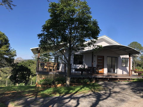 Flame Tree Chalet - St Kilda Accommodation 2