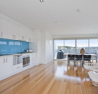 Four Kings Apartment - Deluxe 2br 3 - St Kilda Accommodation