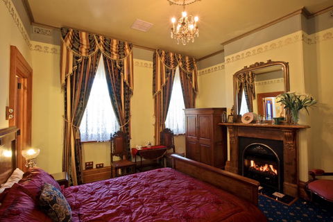 Freeman On Ford - St Kilda Accommodation 1