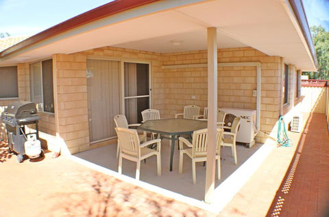 Geraldton Luxury Vacation Home - St Kilda Accommodation 1