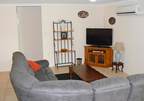 Geraldton Luxury Vacation Home - St Kilda Accommodation 2
