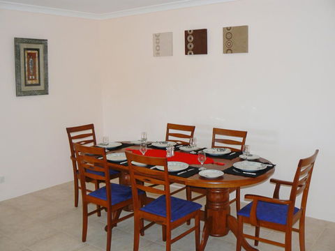Geraldton Luxury Vacation Home - St Kilda Accommodation 3