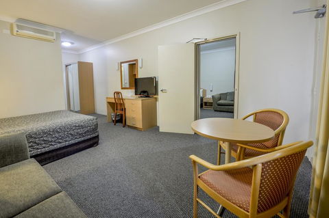 Golden Guitar Motor Inn - St Kilda Accommodation 0