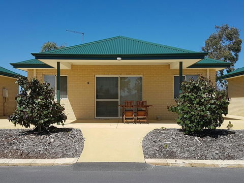 Golden Ponds - St Kilda Accommodation 1