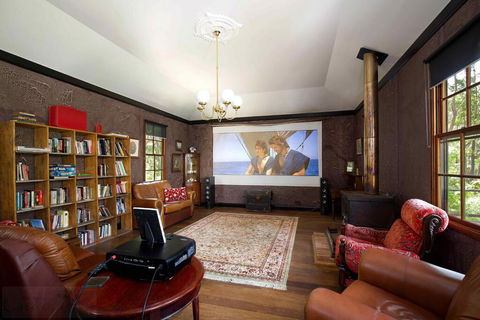 Grand Canyon Chalet - St Kilda Accommodation 2