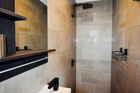 Grey Brick Apartment - St Kilda Accommodation 2