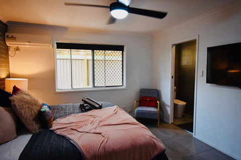 Grey Brick Apartment - St Kilda Accommodation 3