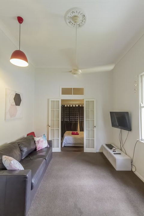Grimshaw House - St Kilda Accommodation 1