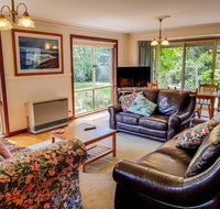 GUMS  ROSES - Family home in the heart of town. - St Kilda Accommodation