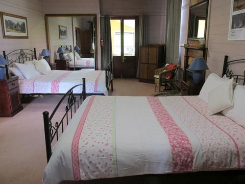 Henry's Cottage - St Kilda Accommodation 0