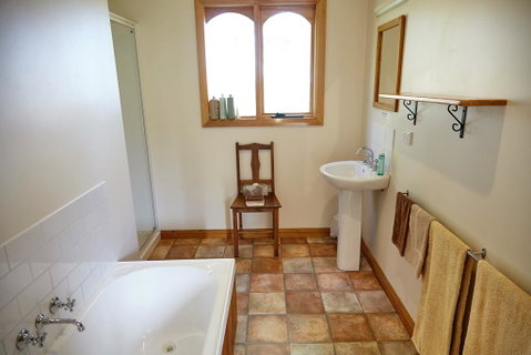 Herons Rise Vineyard Accommodation - St Kilda Accommodation 1