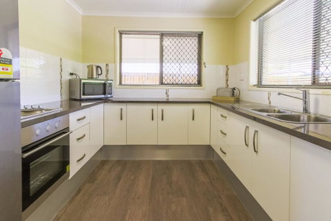 Hibiscus Holiday Home - St Kilda Accommodation 1