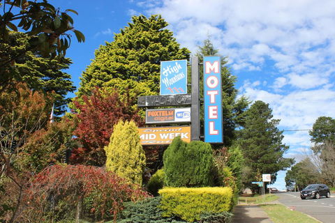 High Mountains Motor Inn - St Kilda Accommodation 0