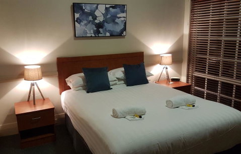 Highlands Hotel - St Kilda Accommodation 2