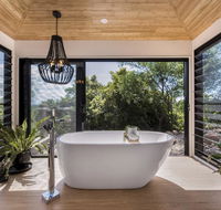 Hilltop Hideaway Luxury Style - St Kilda Accommodation