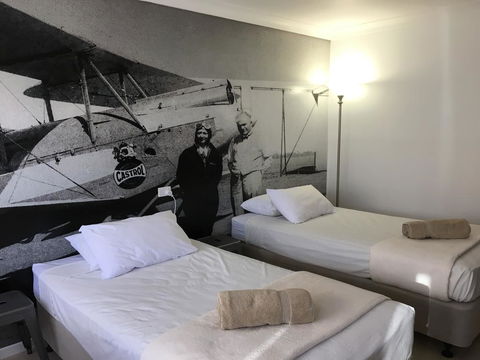 Hotel Corones - St Kilda Accommodation 0