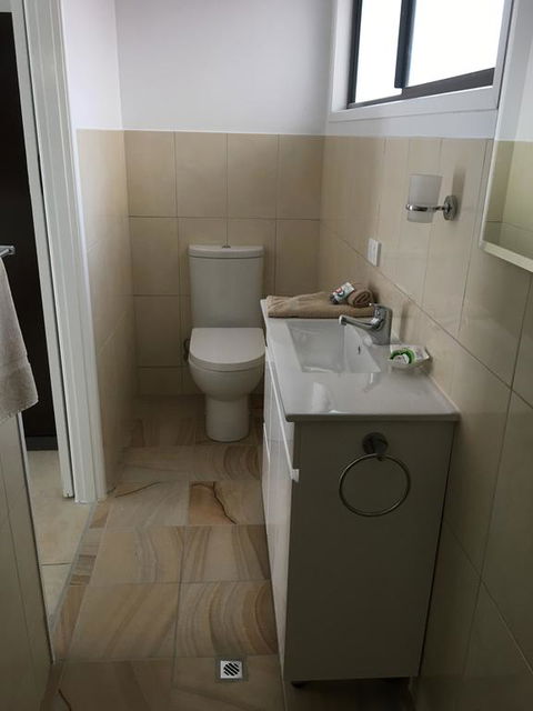 Hotel Corones - St Kilda Accommodation 3