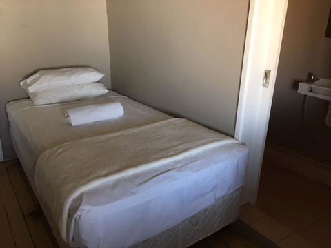 Hotel Corones - St Kilda Accommodation 2
