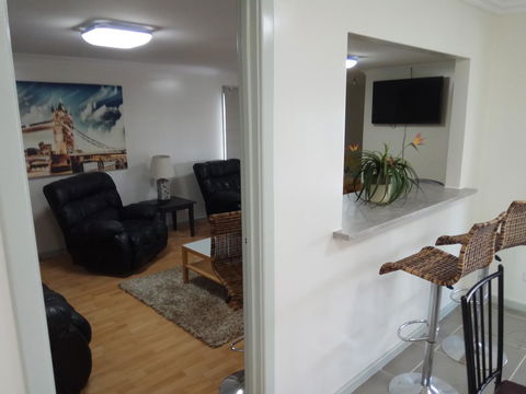 Joy On Joyce - St Kilda Accommodation 2