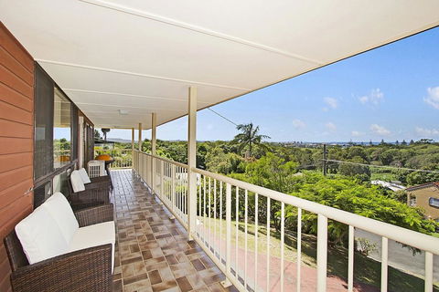 KINGSCLIFF HOLIDAY HOME ON THE HILL - SYD'S VIEW - St Kilda Accommodation 3