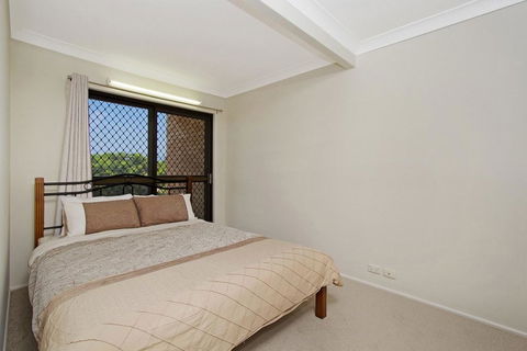 KINGSCLIFF HOLIDAY HOME ON THE HILL - SYD'S VIEW - St Kilda Accommodation 0