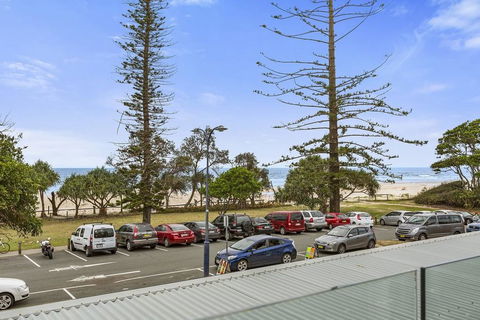 KINGSCLIFF NOR NOR EAST 101 ON MARINE PARADE - St Kilda Accommodation 1