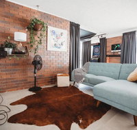Kirra Hill Coolangatta Renovated Apt w Beach Views - St Kilda Accommodation