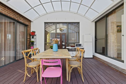 KOZYGURU Belrose Modern Designer 2 Bed + FREE Parking - St Kilda Accommodation 0