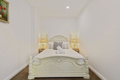 KOZYGURU Belrose Modern Designer 2 Bed + FREE Parking - St Kilda Accommodation 2