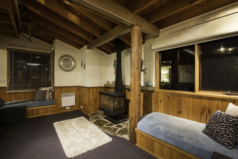Kummonin - St Kilda Accommodation 2