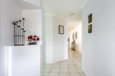 Large Executive And Family Home - Flinders View - St Kilda Accommodation 3