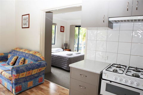 Lazy Acres Caravan Park - St Kilda Accommodation 2