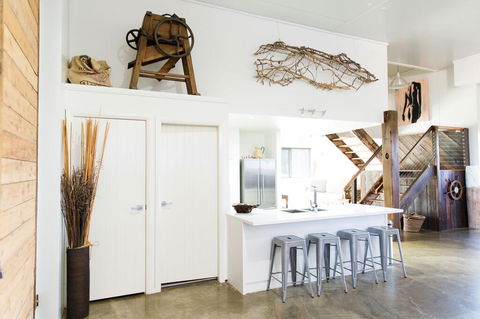 Lazy River Estate Boat House Villa - St Kilda Accommodation 2