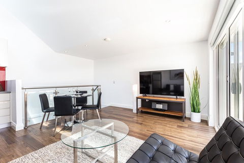 Leichhardt Self-Contained Modern One-Bedroom Apartment (9NOR) - St Kilda Accommodation 1