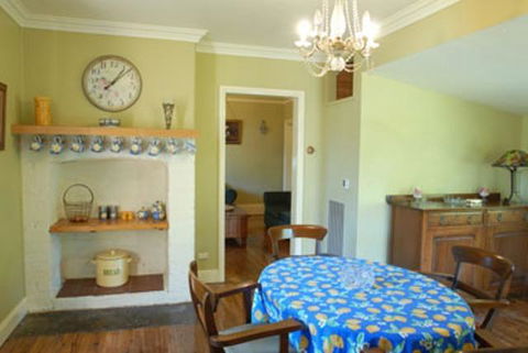 Leura Lady - St Kilda Accommodation 2