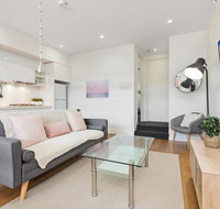 Light-Filled Beachside Apartment in Trendy Area - St Kilda Accommodation