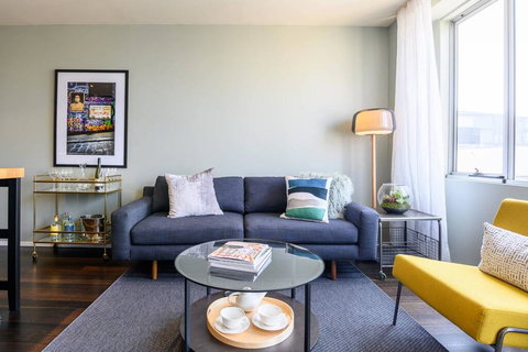 LUCY Stylish City Vibe And Views - St Kilda Accommodation 0