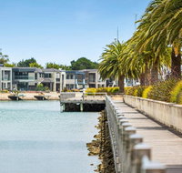 Luxe 101  Martha Cove waterfront luxury on the marina walk to beach - St Kilda Accommodation