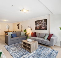 Luxe 2-Bed Apartment with River Views Near Casino - St Kilda Accommodation