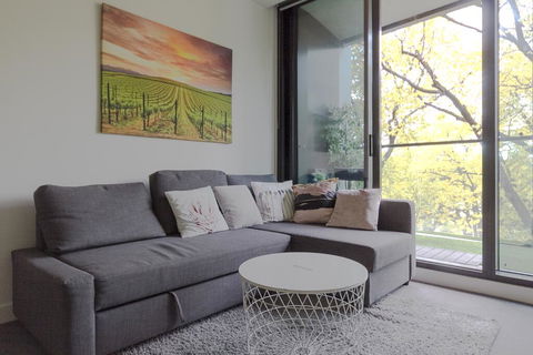 Luxurious Apartment At St Kilda Free Parking, Netflix, Wine, WiFi, Spotify - St Kilda Accommodation 1