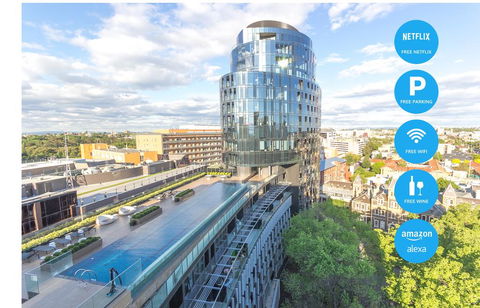 Luxurious Apartment At St Kilda Free Parking, Netflix, Wine, WiFi, Spotify - St Kilda Accommodation 0