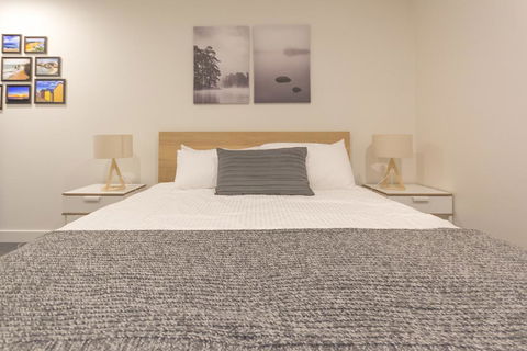 Luxurious Apartment At St Kilda Free Parking, Netflix, Wine, WiFi, Spotify - St Kilda Accommodation 2