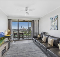 Luxurious harbour view apartment steps from city - St Kilda Accommodation