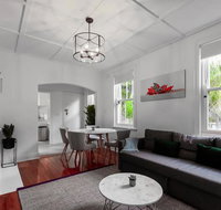 Luxurious Historic Home with Harbour Bridge Views - St Kilda Accommodation