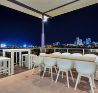 Luxury Darwin City Lights Jacuzzi Central Location Large House New Furnishings - St Kilda Accommodation