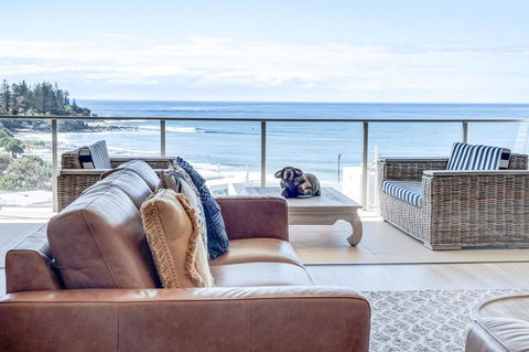 Luxury Kings Beach PenthouseLarge Outdoor Balcony, Ocean Views, 2 Mins To Beach - St Kilda Accommodation 0