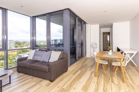Luxury Modern Apartment In Southport With Hotel Facilities - St Kilda Accommodation 2