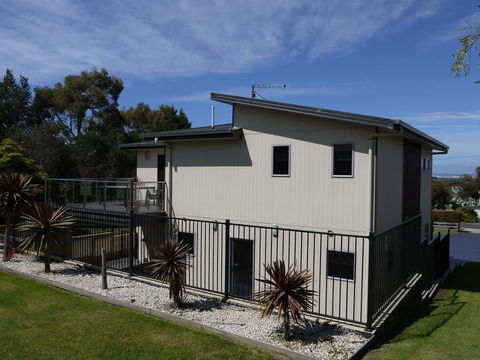 Luxury Near Old Pier Beach - St Kilda Accommodation 3