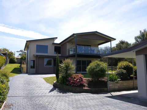 Luxury Near Old Pier Beach - St Kilda Accommodation 0