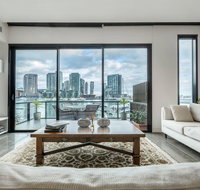 Luxury Waterfront 4BDR Townhouse with Amazing Views - St Kilda Accommodation